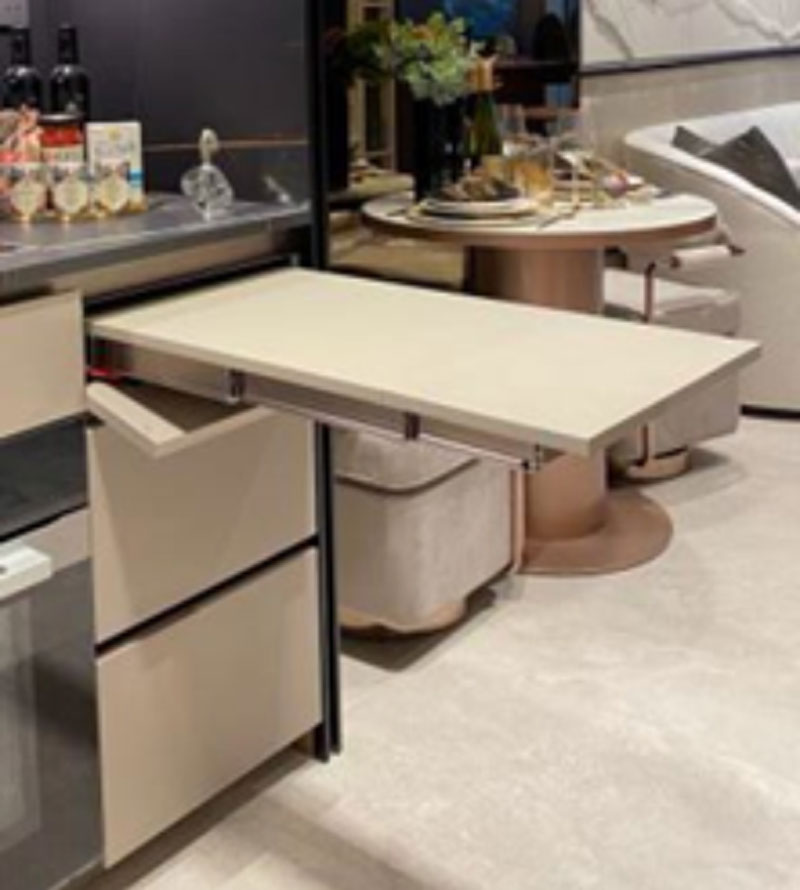 Pull-Out-Table
